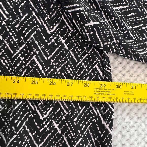 Catherines Top Womens 3X Black White Liquid Knit Stretch V-Neck Half Sleeve - Picture 11 of 13